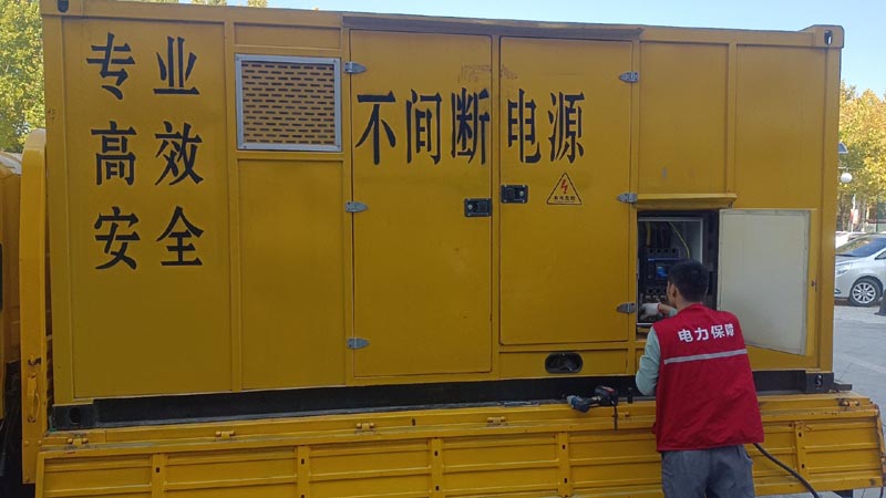 海东柴油发电机组和UPS电源配合使用时，如何避免切换过程中的电力中断？